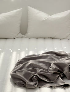 Housse de coussin en velours extensible, matière douce et flexible, qualité supérieure, design moderne et élégant. - Product Image 2