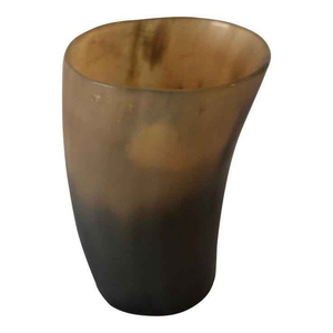 Authentiques verres à shot en corne de buffle Viking modernes, sculptés à la main, écologiques, pour la bière par Saniya Handicraft - Product Image 5