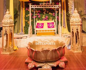 Decoración de escenario Sangeet para mujer, tema moderno y clásico para exteriores, la mejor decoración de boda Punjabi con hermosa decoración de lámpara de escenario Mehndi - Product Image 6