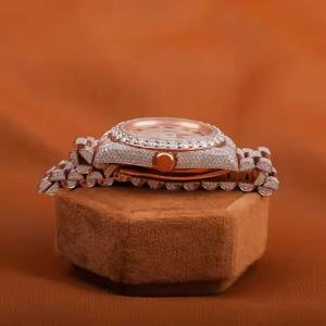 Reloj de pulsera de lujo de acero inoxidable para hombre con diseño de oro rosa Iced Moissanite Diamond Reloj de moda con estilo Movimiento mecánico - Product Image 3