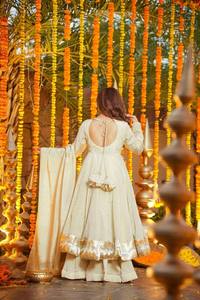Ensemble Robe en Soie Chinon Lourde - Palazzo - Dupatta - Travail Mukesh avec Robe Lagadi Patto Palazzo avec Bordure en Dentelle Fantaisie Travail Mukesh Dupatta - Product Image 2