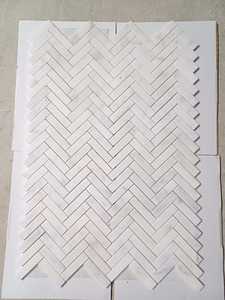 Ribete de latón Mármol Herringbone Carrara Blanco Mosaico pulido Revestimiento de pared 1 pulgada X 4 pulgadas Hecho en Turkiye Hoja de 30,5x30,5 cm - Product Image 5