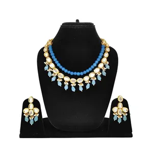 Parure de bijoux de mariée vintage plaqué or, motif floral diamanté, en laiton, avec perles bleu ciel et pierres Kundan, pour mariage ou cadeau de fête - Product Image 4