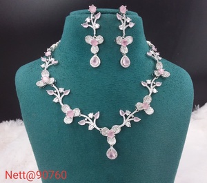 Ensemble de boucles d'oreilles et collier américain élégant en diamant pour femmes, mariages, festivals, occasions spéciales, pendentifs à la mode AD - Product Image 6