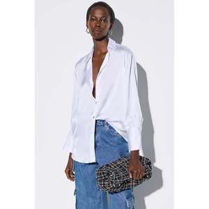 Haut en mousseline décontracté et formel pour femme en taille XL, motif animal léopard et floral brodé, décoration en dentelle, logo sur le devant - Product Image 2