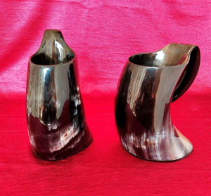 Chopes à bière en corne de buffle naturelle finies à la main, corne de buffle polie de style viking, corne à boire à thème animal - Product Image 1