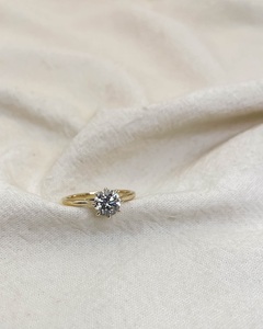 Anillo de compromiso de diamante cortado de 8mm | Anillo de Boda nupcial solitario de seis puntas | Anillo de aniversario chapado en oro de 18 quilates de plata esterlina - Product Image 5