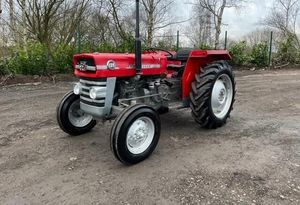 รถแทรกเตอร์ล้อยาง Massey Ferguson MF135 40 แรงม้า พร้อมมอเตอร์เครื่องยนต์ ปั๊มเกียร์ และลูกปืน สำหรับการเกษตรในฟาร์มขนาดเล็ก - Product Image 2