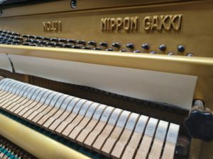 Piano droit classique Yamaha U1E, importé du Japon, artisanat supérieur, haute qualité, finition noire, performances fluides - Product Image 3