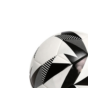 Ballon de football de sport en cuir PU de qualité supérieure, cousu à la main, pour équipe, avec logo personnalisé, en cuir PU pakistanais - Product Image 2