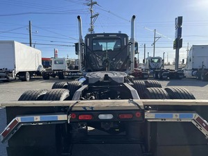 Camión Tractor Comercial de Larga Distancia para Trabajo Pesado 6x4 Pinnacle 64T con Cabina Diurna Diésel para Transporte de Carga Comercial - Product Image 6