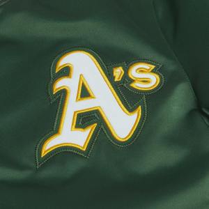 Giacca Varsity in Raso Lucido OEM, Abbigliamento Streetwear di Tendenza, Vestibilità Unisex, Leggera e Traspirante, Perfetta per Promozioni ed Eventi - Product Image 3