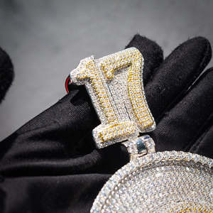 Colgante de Plata 925 Personalizado con Moissanita Engastada en Forma de Cruz, Estilo Vintage Hip Hop, Unisex - Product Image 2