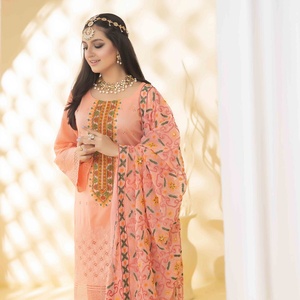 MI Creation Volume SHAHKAAR by Pakistan Designers Costumes 3 pièces en coton pour femmes avec Chikankari et Patch Work pour adultes - Product Image 6