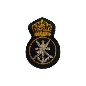 Insignias y parches de bordado profesional personalizados hechos a mano, ropa de moda 3D, decoraciones de marca con cuentas, ropa bordada a mano - Product Image 1