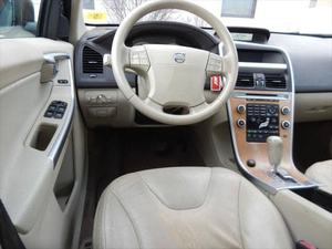 2010 pour XC60 SUV Turbo avec intérieur foncé, boîte de vitesses automatique, conduite à gauche, sièges en tissu, norme d'émission Euro V, caméra de recul 360° - Product Image 4