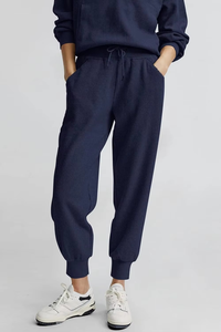 Jogger personalizado recortada Sudadera con capucha conjuntos Jogger pantalones de chándal conjunto de 2 piezas para las mujeres OEM ODM cuello redondo blanco sudaderas con capucha Jogger conjunto - Product Image 5