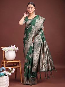 Banarasi Soie avec motif floral Saree élégant et durable pour collection ethnique - Product Image 2