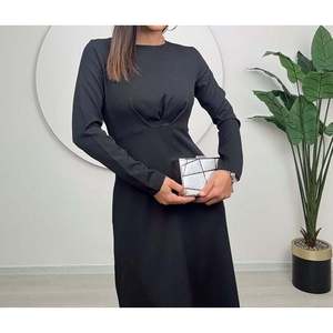 Vestido Midi Negro Elegante para Mujer missJANELL con Pliegues en el Pecho, Hecho de Tela Doble Atlas de Poliéster y Elastano para Uso Casual o Formal - Product Image 3