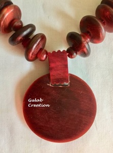 Collier pendentif en corne de buffle fabriqué à la main en couleurs naturelles mélangées bijoux Boho de style tribal pour femmes avec charme ethnique biologique - Product Image 4