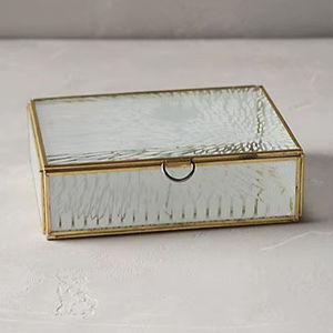 Exquisito Joyero de Metal y Vidrio Elaborado con Atención al Detalle para Almacenamiento y Exhibición de Joyas en el Hogar - Product Image 1