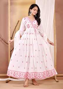 Bas Anarkali Kurti en coton Mul de qualité supérieure avec la collection Dupatta Prix de gros pour les mariages de fête - Product Image 2
