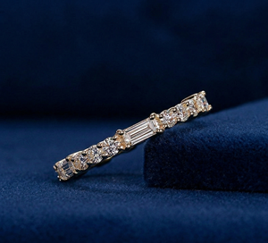 แหวนเพชรแล็บโกรว์ทรงเอเทอร์นิตี้ แบบมิกซ์คัท ทอง 14K ชุบโรเดียม เพชรบาแก็ตต์ 1.00 กะรัต ความสะอาดระดับ VVS1-VVS2 - Product Image 4