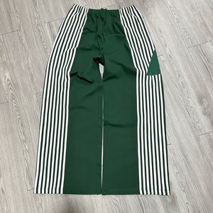 Pantalones de chándal de punto recto verde personalizados para hombre con rayas de pierna ancha Pantalón de chándal de lona de estilo informal - Product Image 1