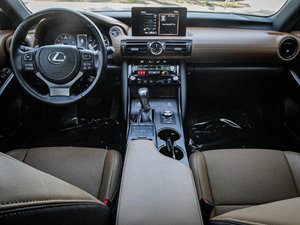 Lexus IS 350 F SPORT Design d'occasion propre 2024 - Product Image 5