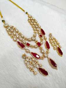 Bijoux Mosenite de style antique Collier et boucles d'oreilles sertis de pierres et de perles Superbe finition dorée pour mariage et occasions - Product Image 4