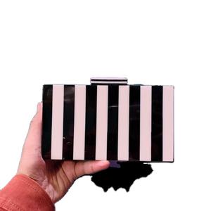 Bolso de Mano de Resina Hecho a Mano con Diseño de Color Único, Elegante Bolso de Mano de Resina con Textura Suave de Primera Calidad - Product Image 6