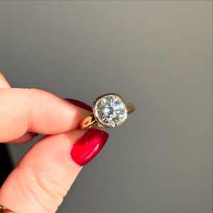 Anillo de compromiso con moissanita de corte cojín de 7 mm, engaste en bisel, chapado en oro amarillo, minimalista, solitario, joyería nupcial fina, venta al por mayor - Product Image 5