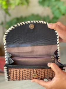 กระเป๋าสตางค์แกะสลักด้วยมือมีสไตล์สีน้ำตาลสำหรับผู้หญิงกระเป๋าสตางค์หนังตะวันตกแบบคลัทช์เคสโทรศัพท์ใช้งานได้หลากหลาย - Product Image 6