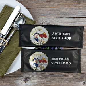 Mini lingettes humides imprimées sur mesure de haute qualité jetables et faciles à transporter pour le nettoyage après avoir mangé fabriquées au Vietnam - Product Image 1