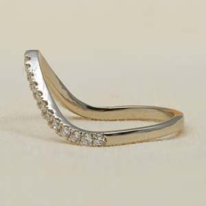 แหวนผู้ชายทรงโค้งประดับเพชรเลี้ยงในห้องปฏิบัติการทรงกลม ลายเรขาคณิต ความใส VVS ได้รับการรับรองจาก IGI ชุบโรเดียมบนแพลตตินัม - Product Image 6