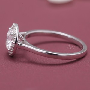 Bague de fiançailles et de mariage en diamant rond brillant cultivé en laboratoire certifié IGI, sertie d'un halo, en or 18 carats plaqué rhodium, cadeau de luxe - Product Image 2