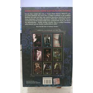 Libro della serie Hidden - House of Night 10/