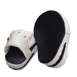 Flyingkick Enterprises – Cibles de frappe incurvées en cuir de vachette 100 % pour boxe et MMA – Meilleures ventes Muay Thai Boxe MMA - Product Image 1