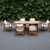 Ensemble de table et chaises de salle à manger d'extérieur en teck moderne et en corde tressée avec coussins imperméables - Conception durable et légère pour hôtels et patios