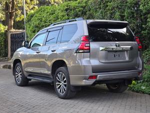 2022วิ่งสูงค่อนข้างใช้ GMC Prado TXL ตัวเลือกเต็มรูปแบบ SUV 4.0P White rhd/lhd น้ำมันเบนซินสภาพสมบูรณ์จัดส่งรวดเร็วราคาถูก - Product Image 5