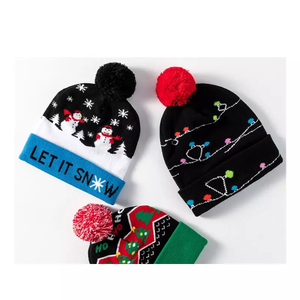 หมวกบีนนี่ถักแบบกำหนดเองสำหรับผู้ใหญ่ลายตัวละครลายจุดสำหรับวันหยุดฤดูหนาวและฉากชายหาด - Product Image 6