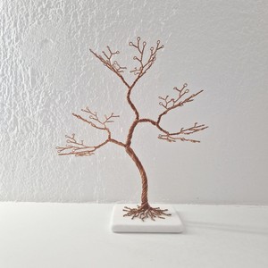 Los soportes de joyería de metal más vendidos combinan funcionalidad y elegancia convirtiendo el almacenamiento de joyas en un elemento decorativo con estilo. - Product Image 2