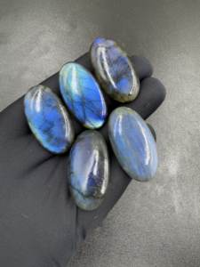 Cabochon en Labradorite naturelle Flashy bleu forme ovale lisse pierre précieuse en vrac de haute qualité pour la fabrication de bijoux en gros Lot 21x39mm - Product Image 3