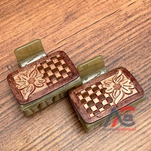 Mini garra de pelo de lujo para mujer, Clip de cuero grabado a mano, tablero de ajedrez, patrón Floral, accesorio de peinado de alta calidad - Product Image 1