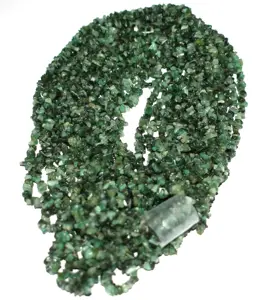 Pierre précieuse émeraude verte naturelle à tendance supérieure Belles perles non coupées de 4 à 8mm Adorable longs brins lâches de 32 pouces pour la fabrication de bijoux