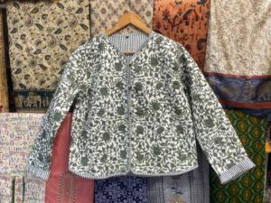 Chaqueta de algodón rosa acolchada con estampado de bloque indio, abrigo bohemio hecho a mano para mujer, diseño de flores de longitud corta, regalo perfecto transpirable - Product Image 5