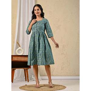 Robe en coton imprimée à la main Green Butta, élégante et décontractée, col carré, longueur genou, boutons sur le devant, respirante, naturelle, ODM - Product Image 6