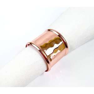 Elegantes anillos de servilleta de metal dorado y marfil, soporte para servilletas tallado en dorado y marfil para bodas y ocasiones especiales. - Product Image 5