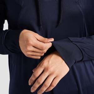 Ropa Deportiva Enigma Modest con Top Cubierto en Color Azul Marino - Product Image 6