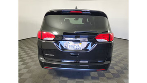 Chrysler Voyager LX FWD 2025 Usado en Excelentes Condiciones - Product Image 4